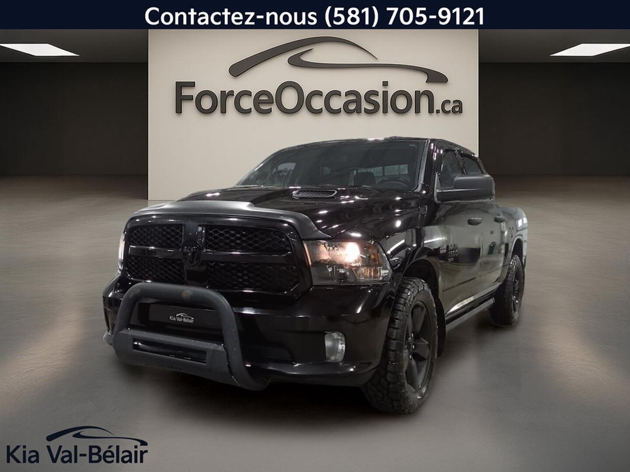 Jamais accidentée // Un seul propriétaire // Inspecté en 135 points

Le RAM 1500 Classic Express Edition Nuit * 4X4 * V8 * HEMI * 395HP * VOLANT CHAUFF * 2023 proposé chez Kia Val-Bélair à Québec est un camion usagé 4 portes au fini noir sur noir, conçu pour le travail comme pour les déplacements de tous les jours. Cet exemplaire affiche 76 974 km, une transmission automatique à 8 vitesses, le rouage 4X4 et une capacité de remorquage de 4 585 kg.

CARACTÉRISTIQUES DE SÉCURITÉ AVANCÉES
»» Caméra de recul pour manoeuvres plus simples
»» Coussins gonflables latéraux avant et rideaux
»» Freins antiblocage avec contrôle de stabilité
»» Surveillance de la pression des pneus

PERFORMANCE ET EFFICACITÉ
»» Moteur V6 de 3,6 litres sans plomb
»» Transmission automatique à 8 vitesses
»» Rouage à quatre roues motrices 4X4
»» Direction assistée pour conduite plus aisée

CONFORT
»» Climatisation avant pour le confort quotidien
»» Volant réglable selon votre position
»» Vitres électriques à commande pratique
»» Rétroviseurs chauffants et électriques

TECHNOLOGIE ET CONNECTIVITÉ
»» Intégration Bluetooth pour appels mains libres
»» Régulateur de vitesse sur longs trajets
»» Phares automatiques selon la luminosité
»» Verrouillage automatique des portes inclus

CARACTÉRISTIQUES DU CAMION
»» Capacité de remorquage maximale de 4 585 kg
»» Crochet de remorquage arrière installé
»» Pneu de secours pour imprévus routiers
»» Configuration 4 portes pratique au quotidien

ESPACE DE CHARGEMENT
»» Caisse utile pour matériaux et équipements
»» Accès facilité par configuration de camion
»» Convient au travail et aux loisirs
»» Habitacle 4 portes plus polyvalent

APPRÉCIÉ DES AUTRES PROPRIÉTAIRES
»» Rouage 4X4 utile en conditions difficiles
»» Conduite stable et rassurante au quotidien
»» Bonne polyvalence pour travail et remorquage
»» Commandes simples et faciles à utiliser

GARANTIE
»» Garantie légale seulement
»» Garantie dusage
»» Garantie de durée raisonnable
»» Garantie contre les vices cachés

Ce RAM 1500 Classic Express Edition Nuit * V8 * HEMI * 395HP * CARPLAY * VOLANT CHAUFF * 2023 mise sur une présentation sobre noir sur noir, une mécanique simple à exploiter et des équipements concrets recherchés dans un camion usagé. Avec sa caméra de recul, son Bluetooth, ses rétroviseurs chauffants, son 4X4 et sa capacité de remorquage de 4 585 kg, il représente une option pratique pour un acheteur qui veut un camion polyvalent à Québec.

Le NIV du RAM 1500 Classic Express Edition Nuit * 4X4 * V8 * HEMI * 395HP * VOLANT CHAUFF * 2023 est le 3C6RR7KT5PG672873 .

Garantie prolongée disponible, livraison en 48h