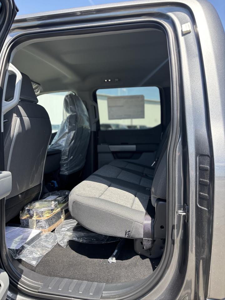 2026 Ford F-250 Super Duty SRW XL 4WD Crew Cab 6.75' Box Photo2