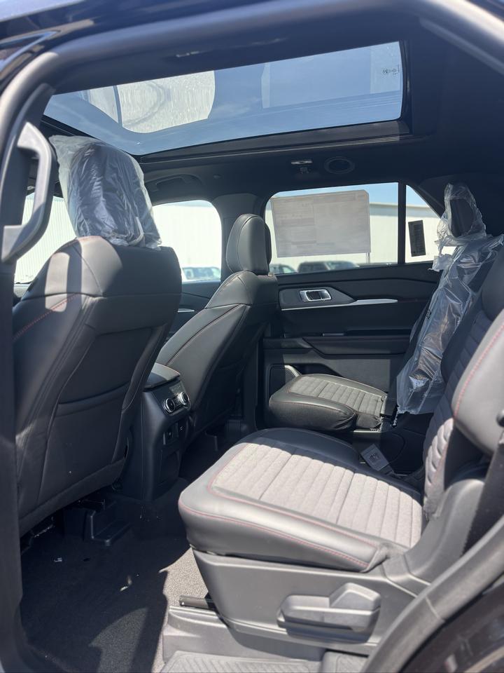 2026 Ford Explorer ST-Line 4WD Photo4