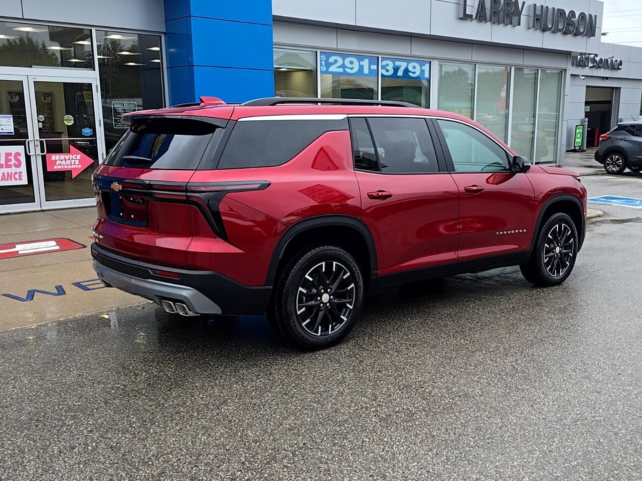 2026 Chevrolet Traverse AWD 4dr LT Photo2