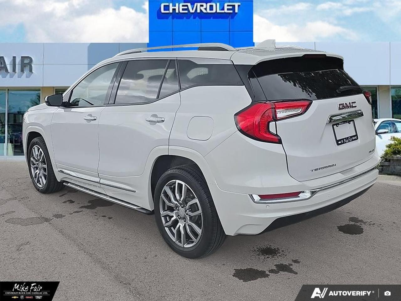 2024 GMC Terrain AWD Denali Photo3