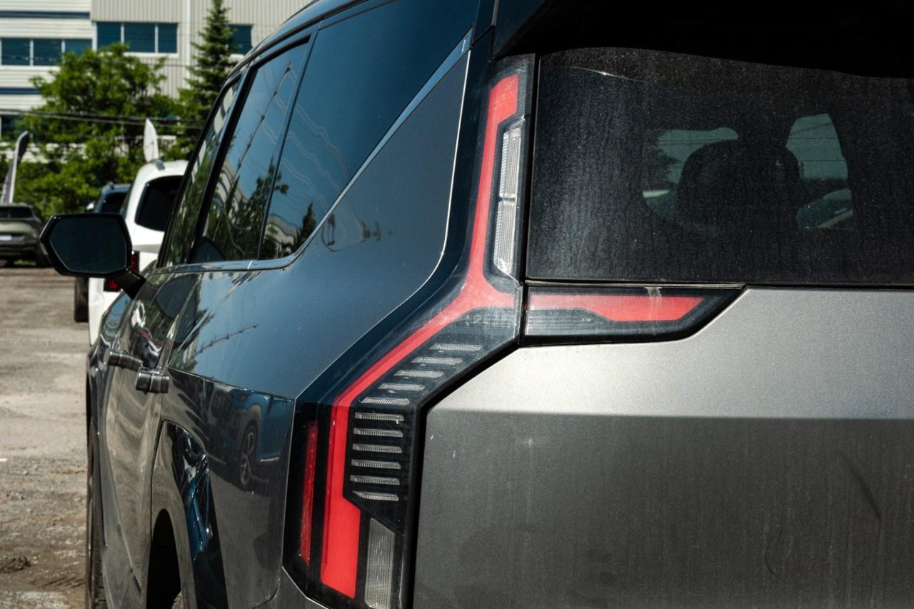 2025 Kia EV9 Land w/Premium Package AWD Photo