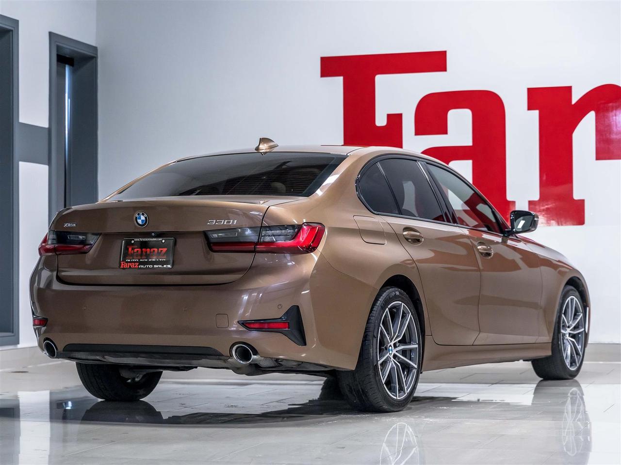 2019 BMW 318 330i xDrive|Sport Line|Navigation|Blind Spot|Rear Camera|Rare Colour Combo Photo
