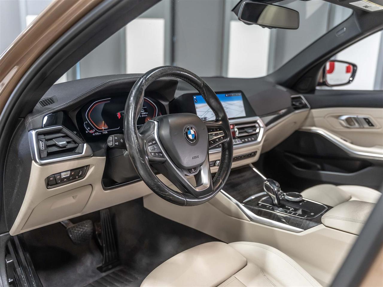 2019 BMW 318 330i xDrive|Sport Line|Navigation|Blind Spot|Rear Camera|Rare Colour Combo Photo