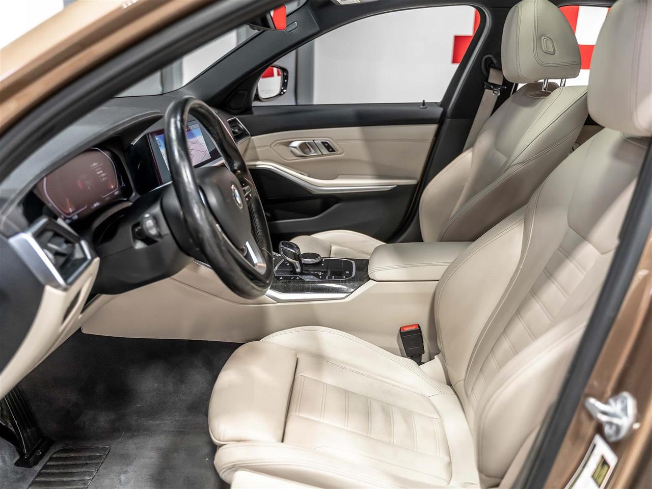 2019 BMW 318 330i xDrive|Sport Line|Navigation|Blind Spot|Rear Camera|Rare Colour Combo Photo