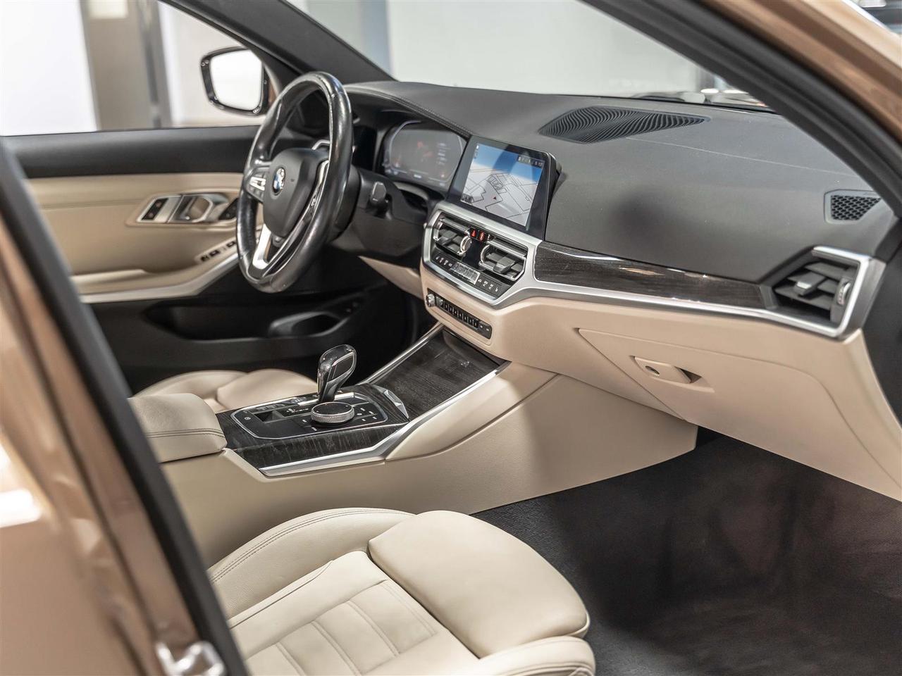 2019 BMW 318 330i xDrive|Sport Line|Navigation|Blind Spot|Rear Camera|Rare Colour Combo Photo