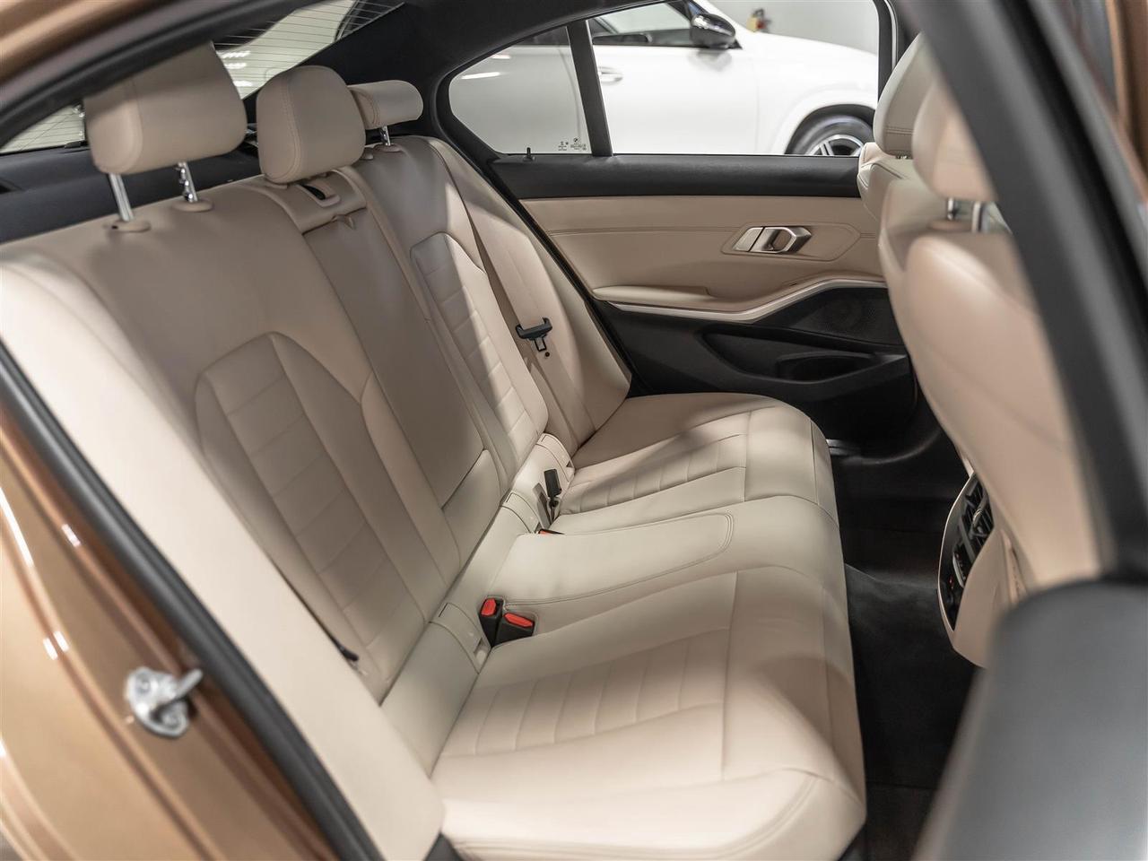 2019 BMW 318 330i xDrive|Sport Line|Navigation|Blind Spot|Rear Camera|Rare Colour Combo Photo