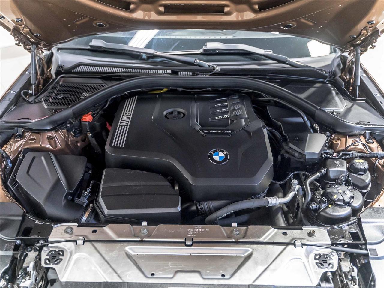 2019 BMW 318 330i xDrive|Sport Line|Navigation|Blind Spot|Rear Camera|Rare Colour Combo Photo