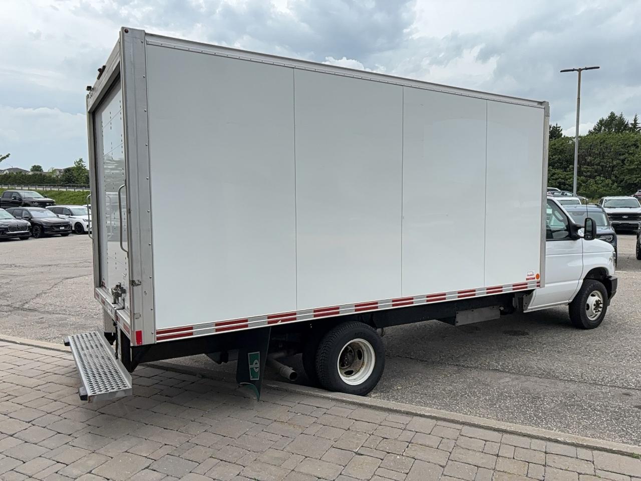 2024 Ford E-Series Cutaway E-450 DRW Super Duty CA 176WB Photo4