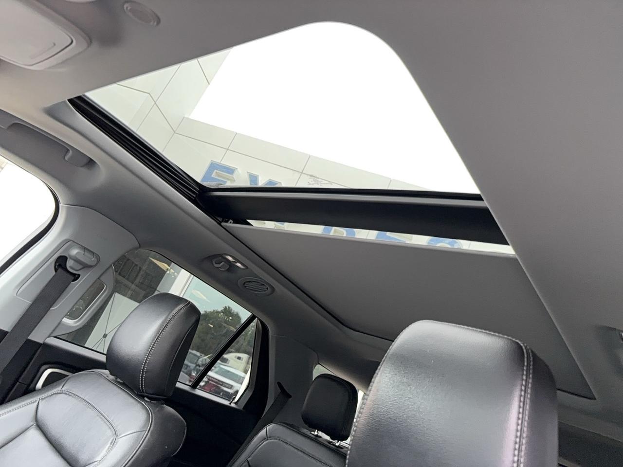 2020 Ford Explorer LOCAL TRADE! EXWAY SERVICED! LOADED 202A! ROOF,20s Photo