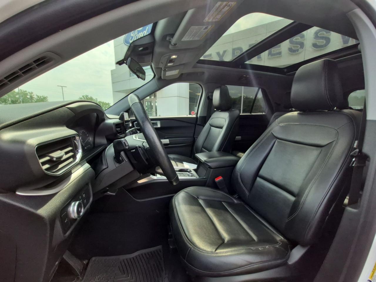 2020 Ford Explorer LOCAL TRADE! EXWAY SERVICED! LOADED 202A! ROOF,20s Photo