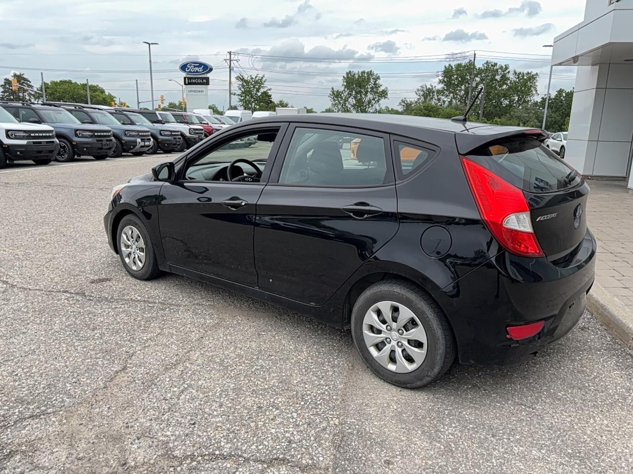 2017 Hyundai Accent HATCH, AUTOMATIC, CLOTH, AS TRADED! Photo