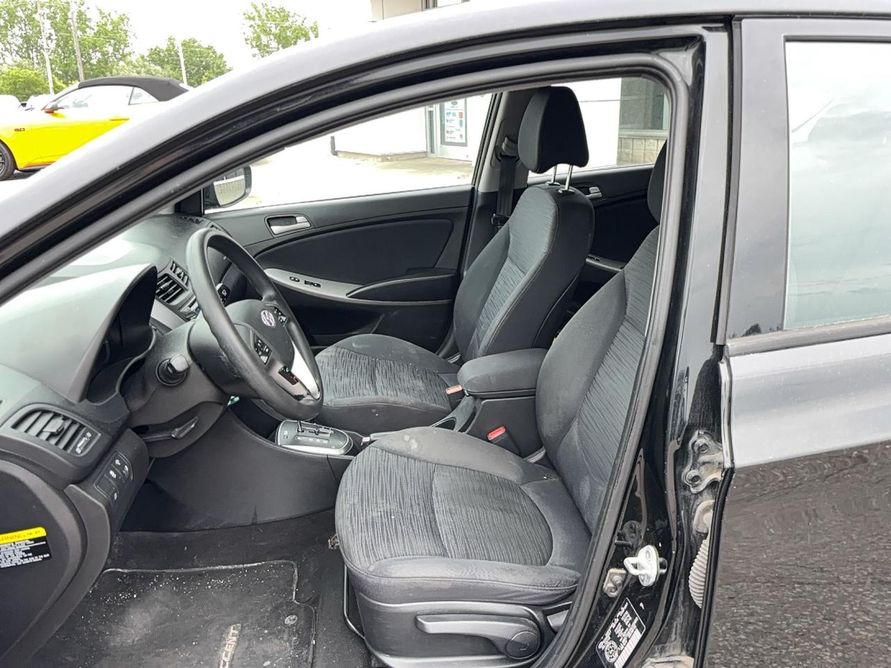 2017 Hyundai Accent HATCH, AUTOMATIC, CLOTH, AS TRADED! Photo
