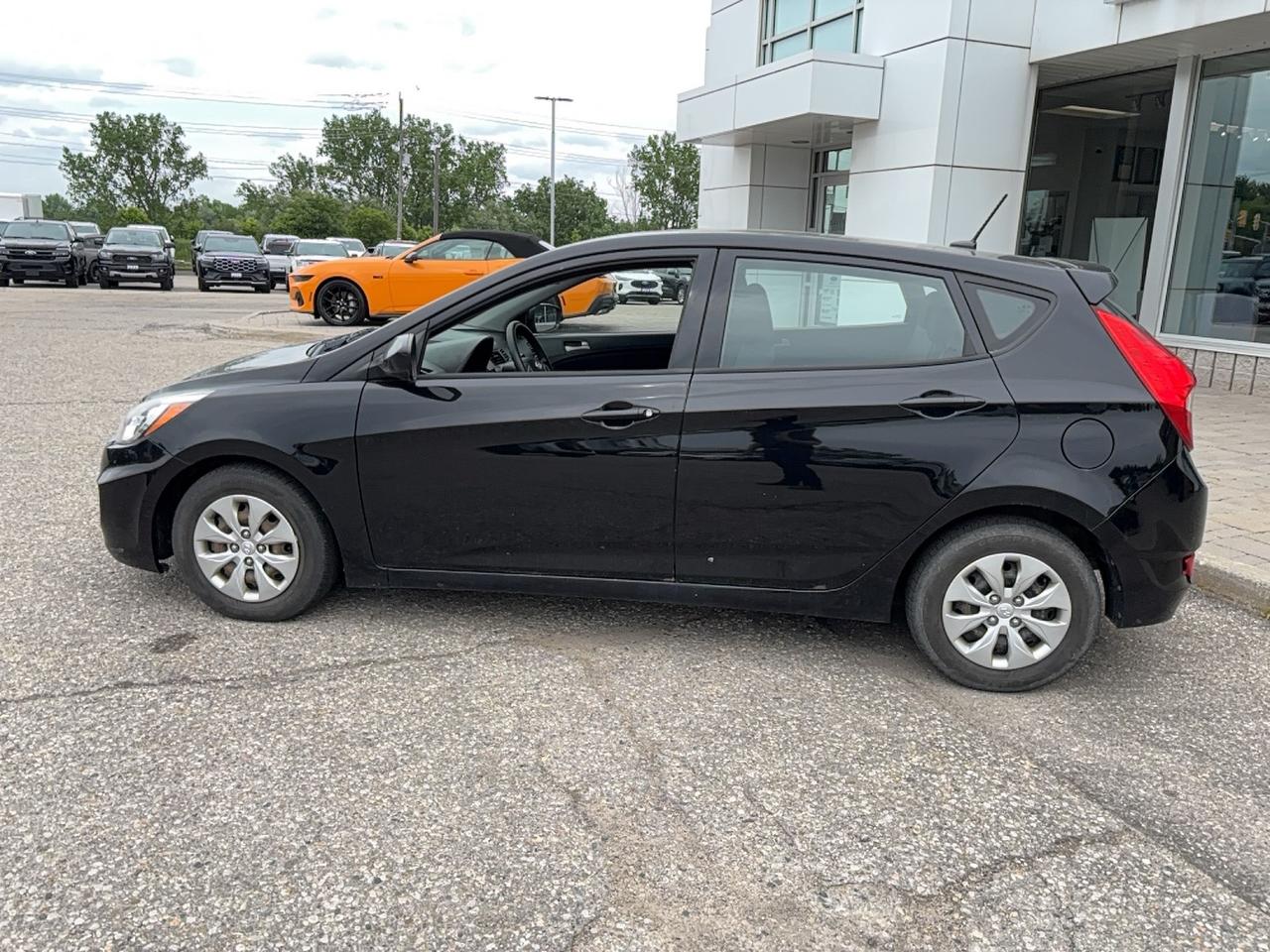 2017 Hyundai Accent HATCH, AUTOMATIC, CLOTH, AS TRADED! Photo