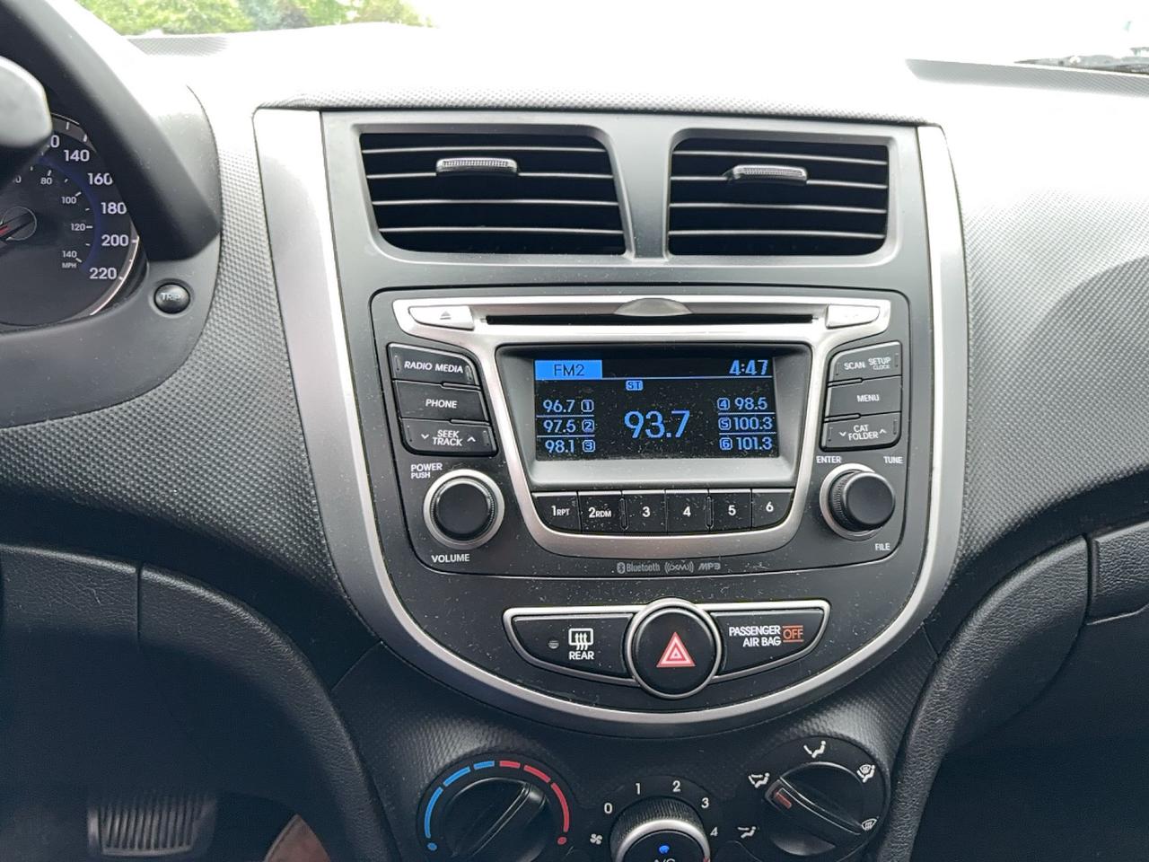 2017 Hyundai Accent HATCH, AUTOMATIC, CLOTH, AS TRADED! Photo