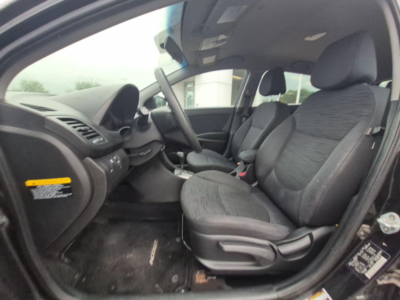 2017 Hyundai Accent HATCH, AUTOMATIC, CLOTH, AS TRADED! Photo