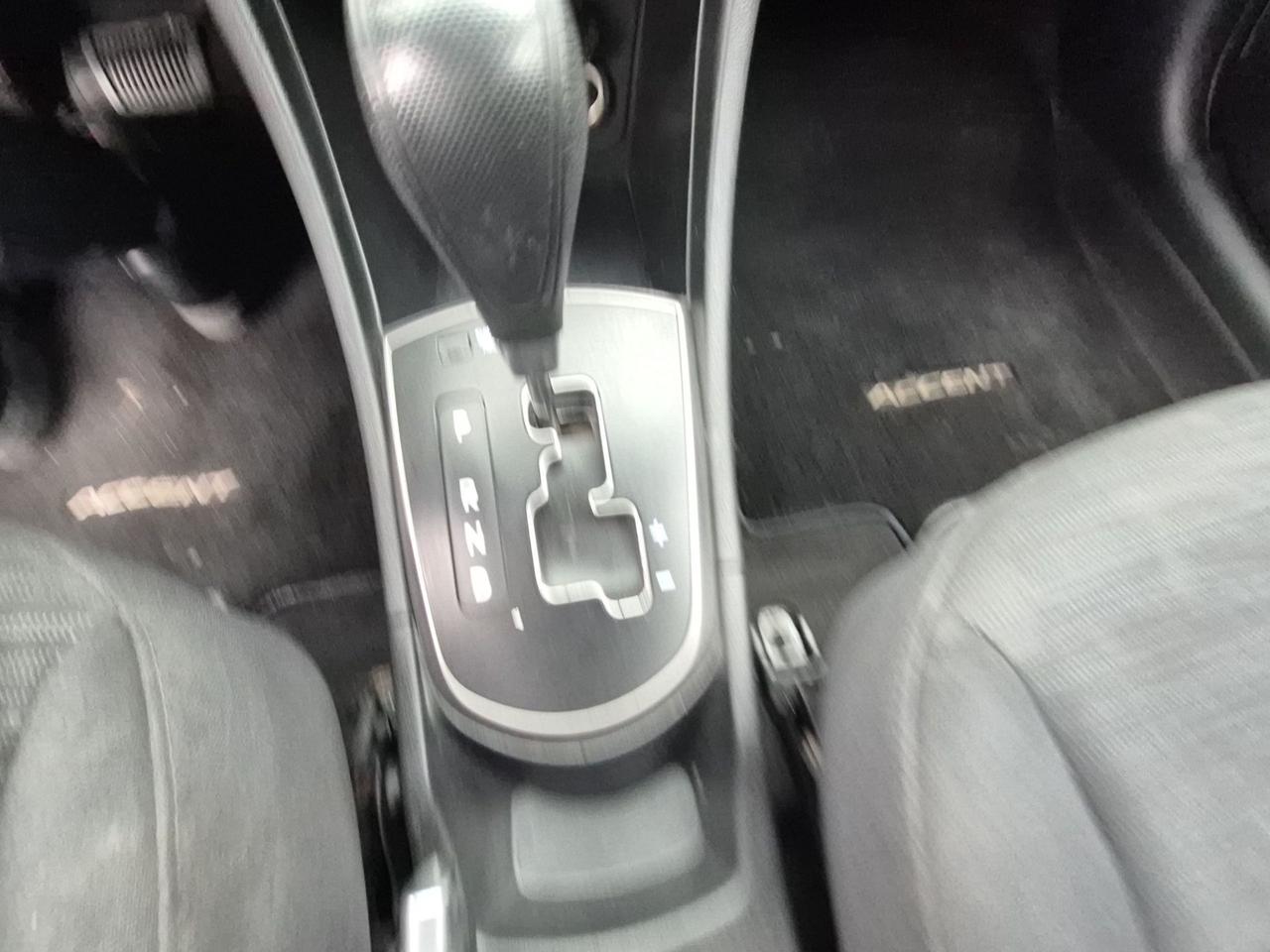 2017 Hyundai Accent HATCH, AUTOMATIC, CLOTH, AS TRADED! Photo