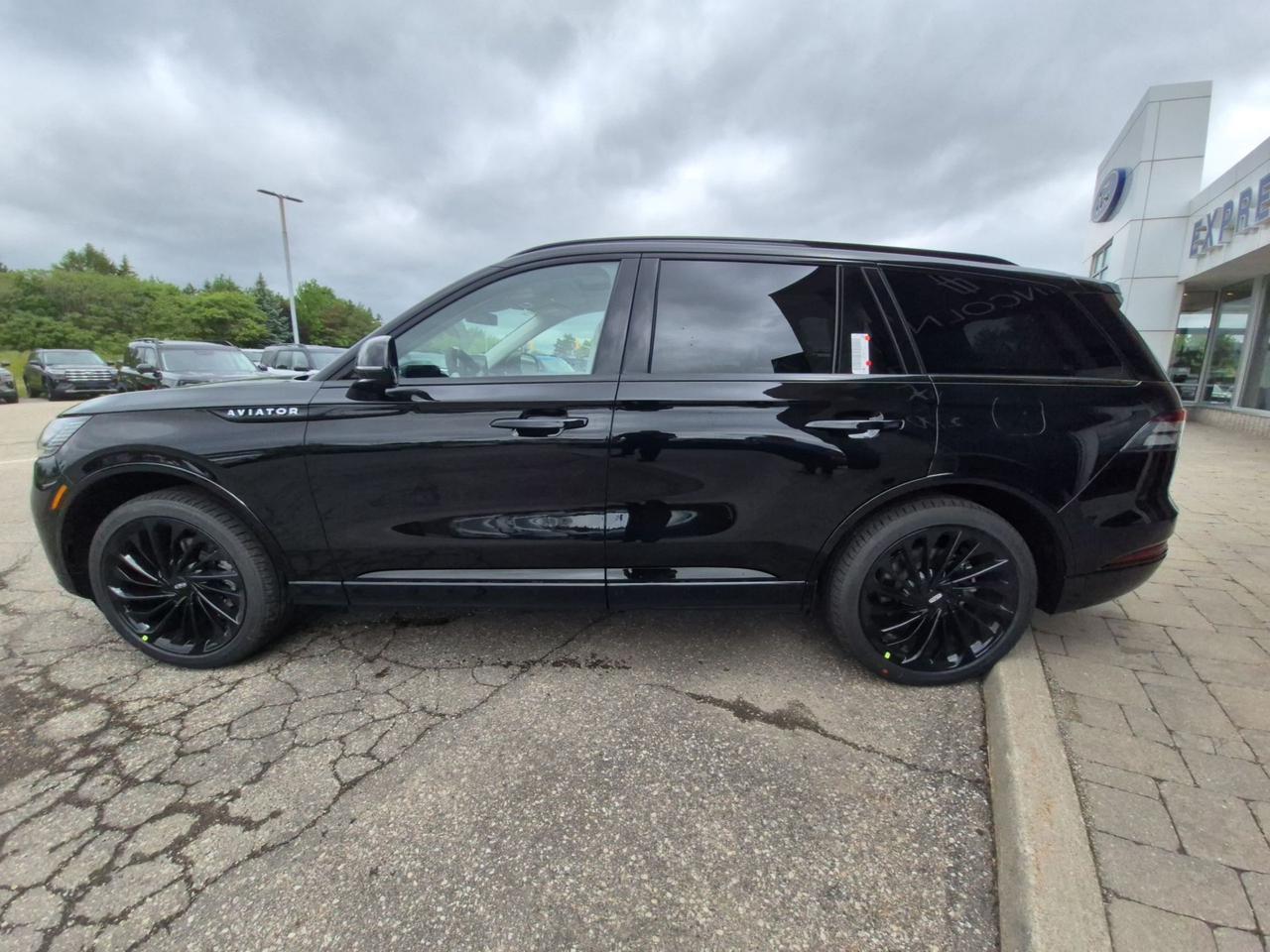 2026 Lincoln Aviator RESEVE AWD, JET PKG, MASSAGE SEATS, AUDIO 28 SPK Photo3