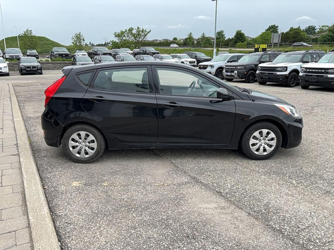 2017 Hyundai Accent HATCH, AUTOMATIC, CLOTH, AS TRADED! Photo3