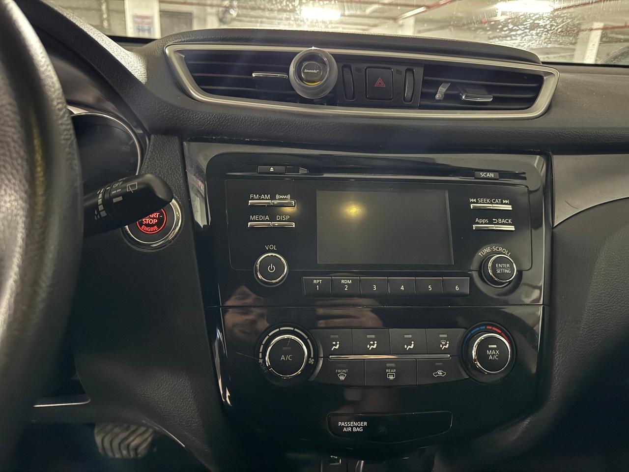 2016 Nissan Rogue SV Photo