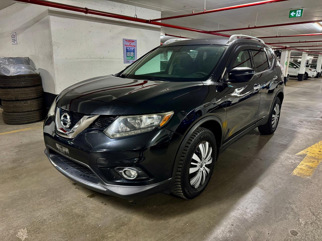 2016 Nissan Rogue SV Photo3