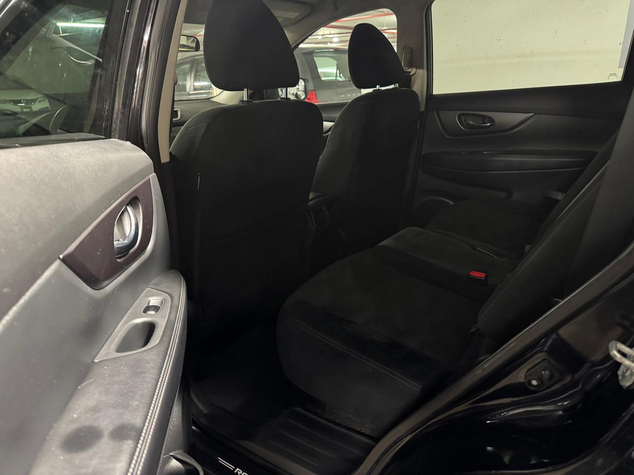 2016 Nissan Rogue SV Photo