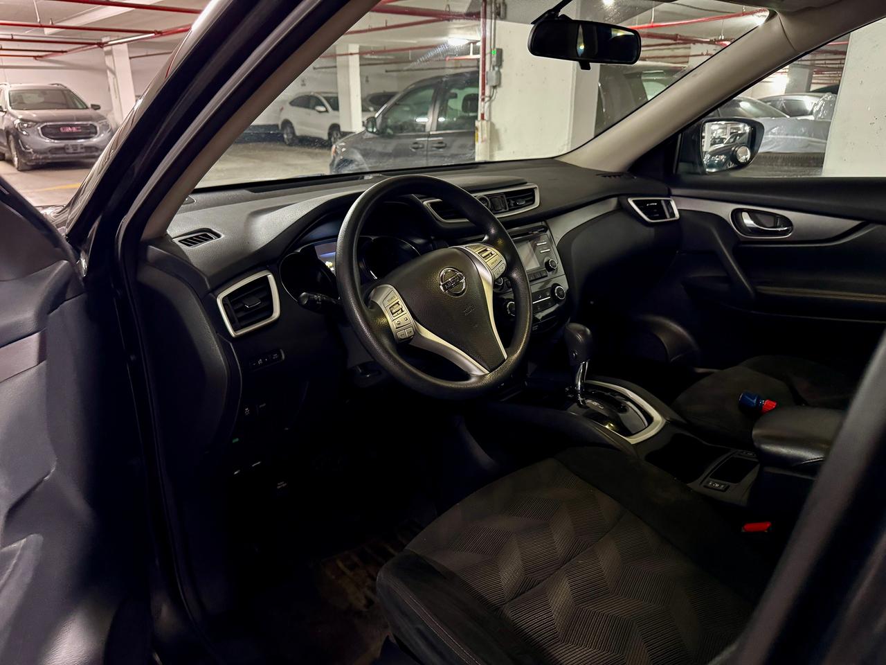 2016 Nissan Rogue SV Photo