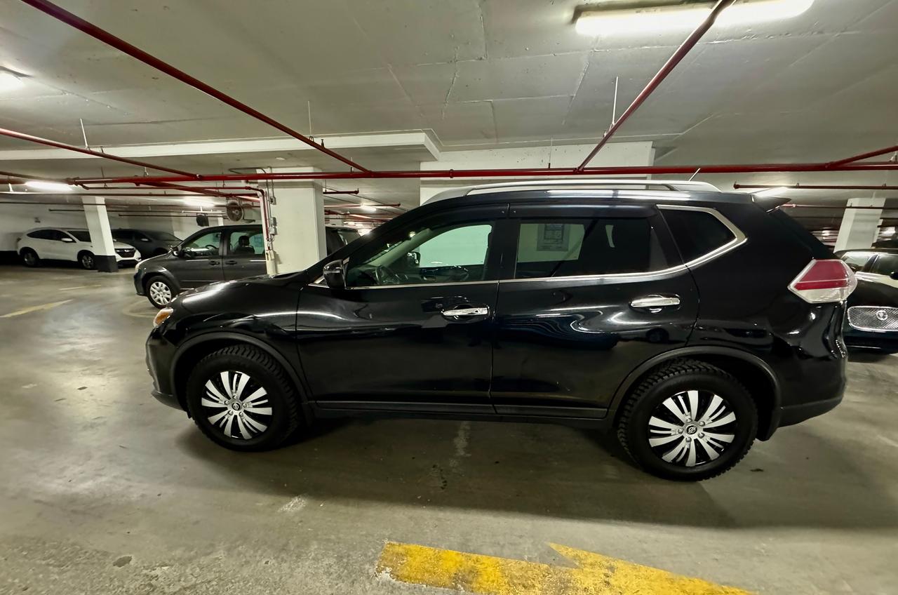 2016 Nissan Rogue SV Photo4