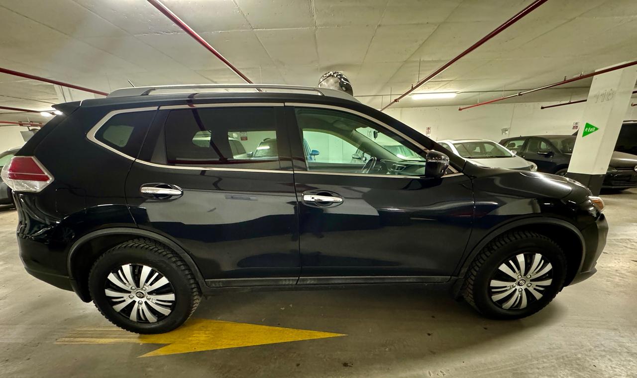 2016 Nissan Rogue SV Photo