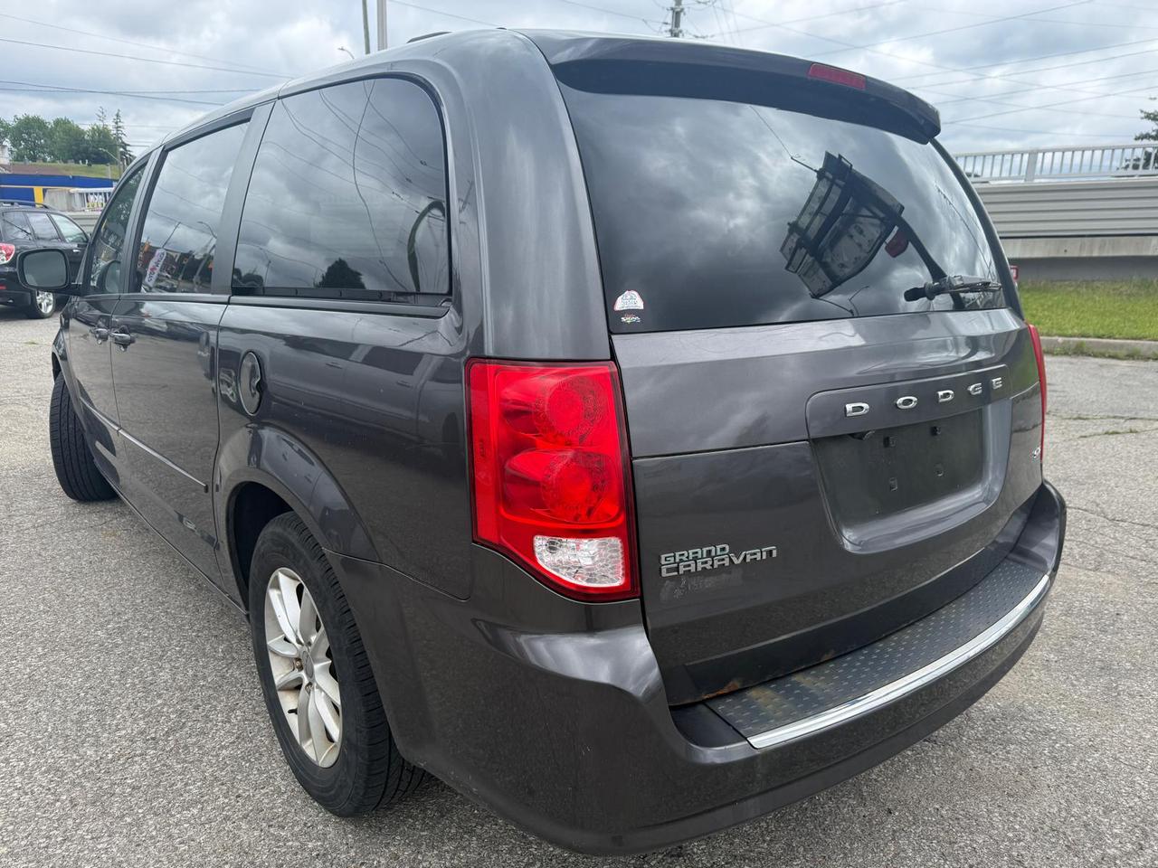 2016 Dodge Grand Caravan SXT / STOW & GO / YOU SAFETY YOU SAVE Photo2