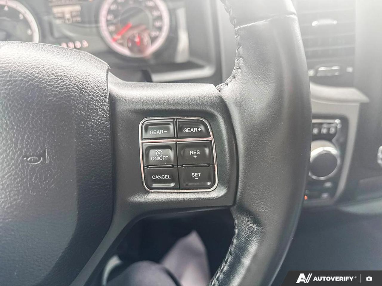 2019 RAM 1500 Classic EXPRESS / NO ACCIDENTS / 4X4 / 5.7L / HTD SEATS Photo