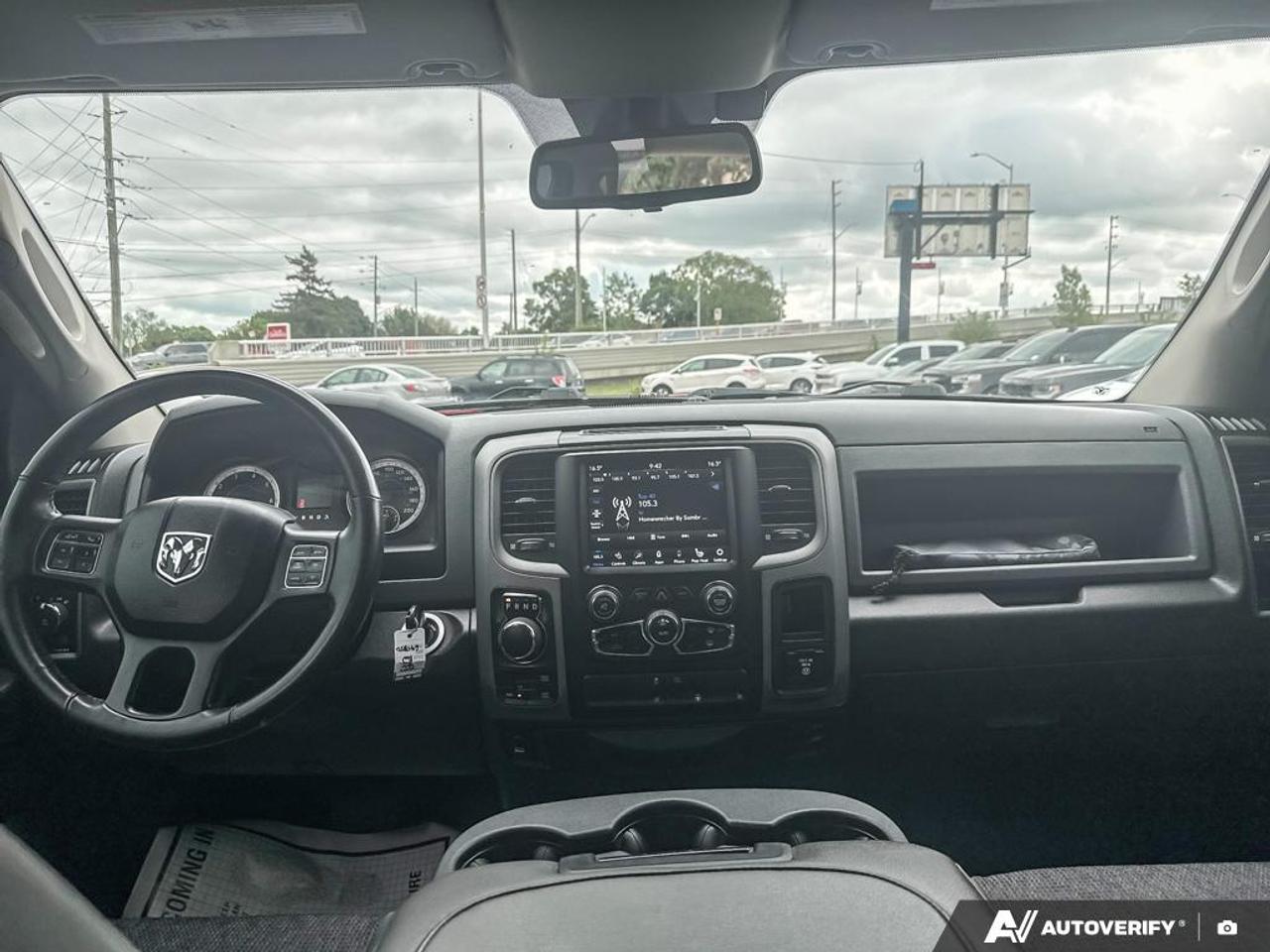2019 RAM 1500 Classic EXPRESS / NO ACCIDENTS / 4X4 / 5.7L / HTD SEATS Photo