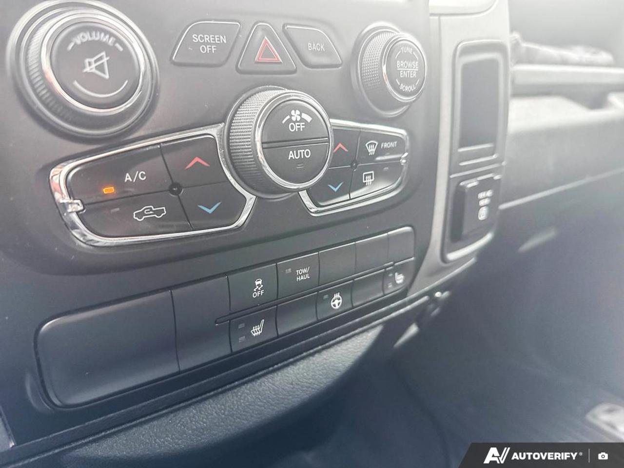 2019 RAM 1500 Classic EXPRESS / NO ACCIDENTS / 4X4 / 5.7L / HTD SEATS Photo