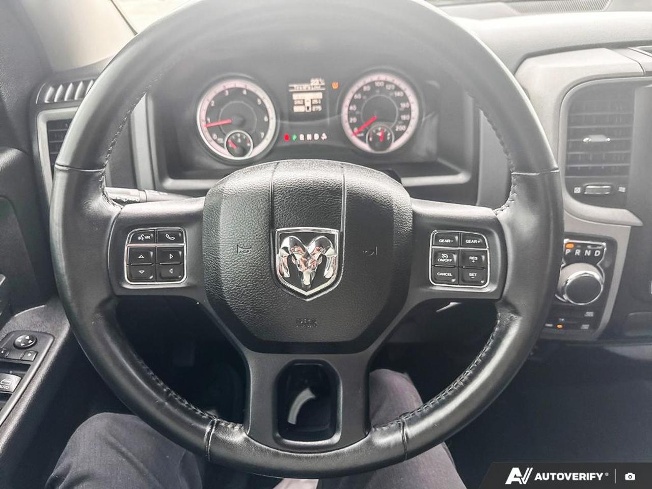 2019 RAM 1500 Classic EXPRESS / NO ACCIDENTS / 4X4 / 5.7L / HTD SEATS Photo
