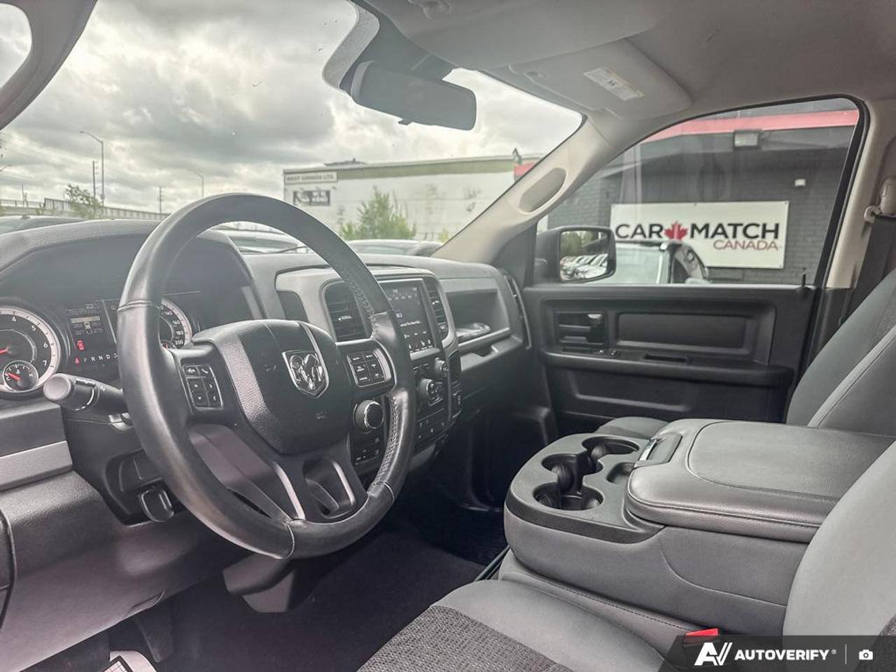 2019 RAM 1500 Classic EXPRESS / NO ACCIDENTS / 4X4 / 5.7L / HTD SEATS Photo