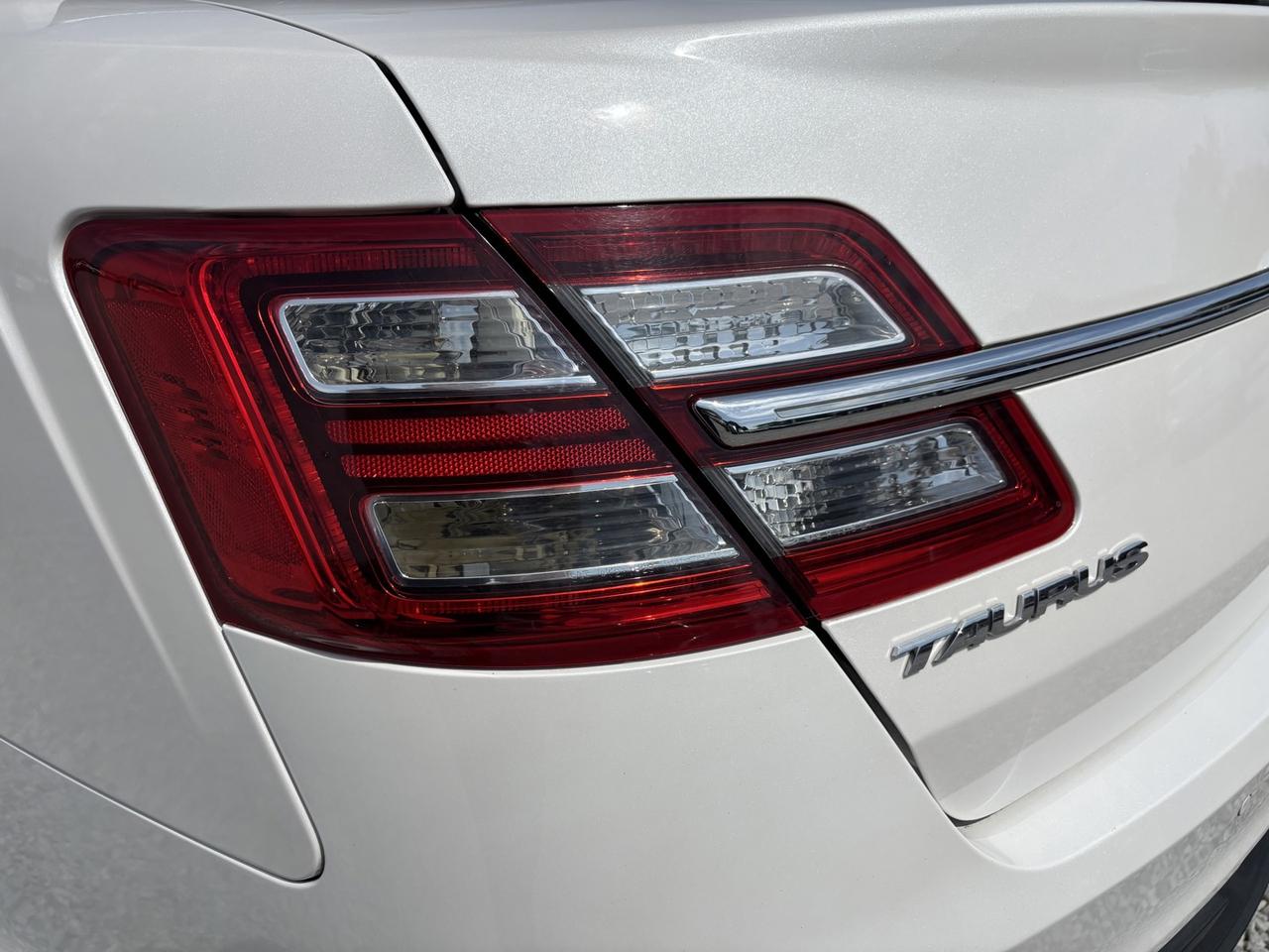 2015 Ford Taurus SEL ~WELL MAINTAINED~ACCIDENT FREE~ Photo