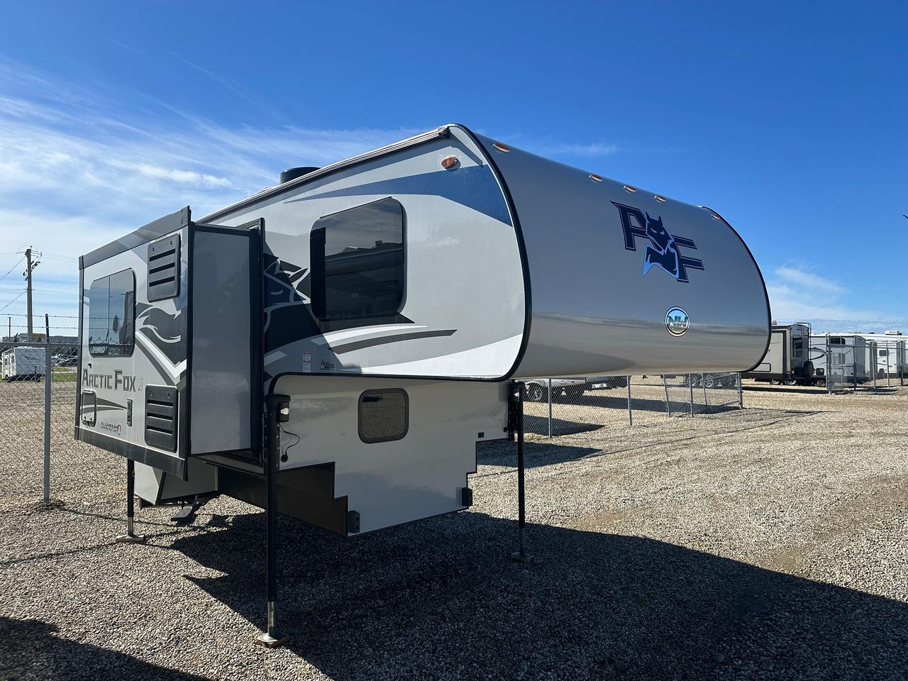 2023 ARCTIC FOX 811 