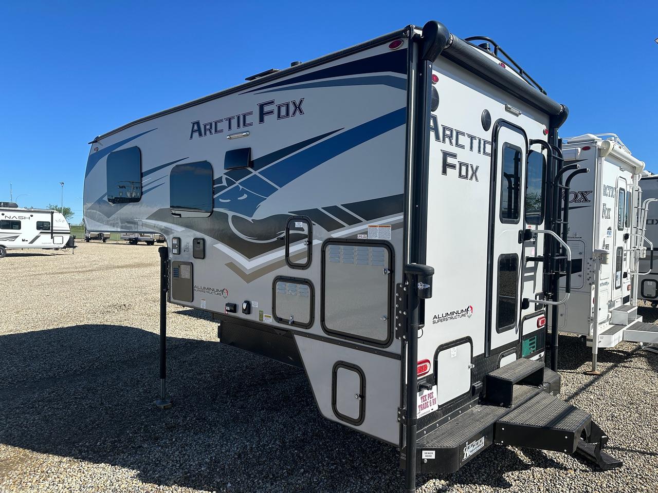 2023 ARCTIC FOX 811 