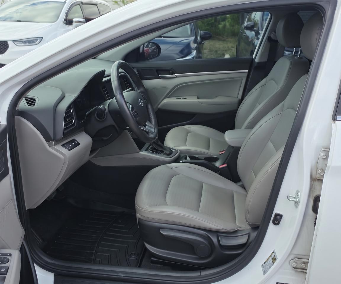 2020 Hyundai Elantra LUXURY / LEATHER / ROOF / BLINDSPOT / HTD SEATS Photo3