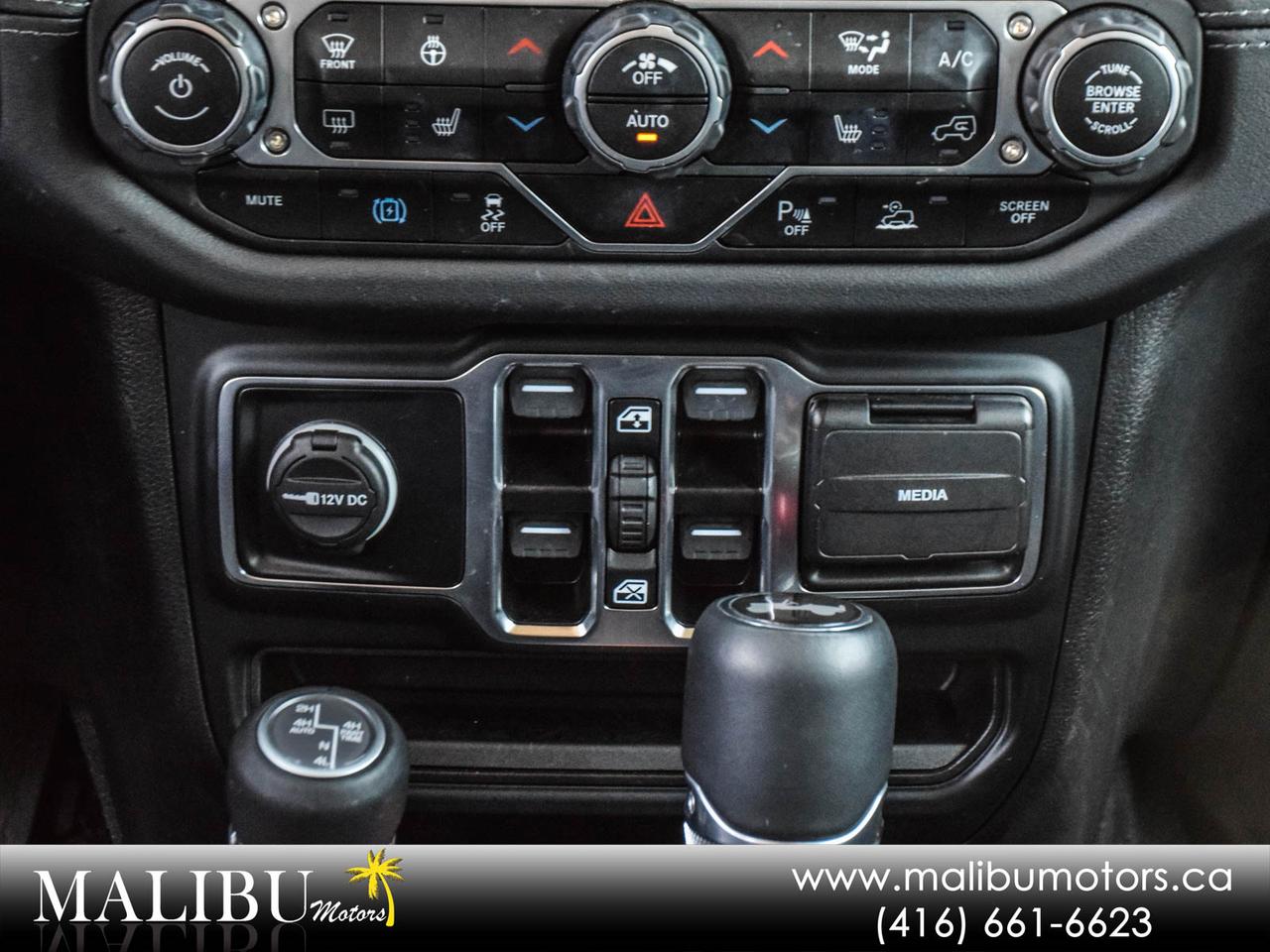 2024 Jeep Wrangler Sahara Photo