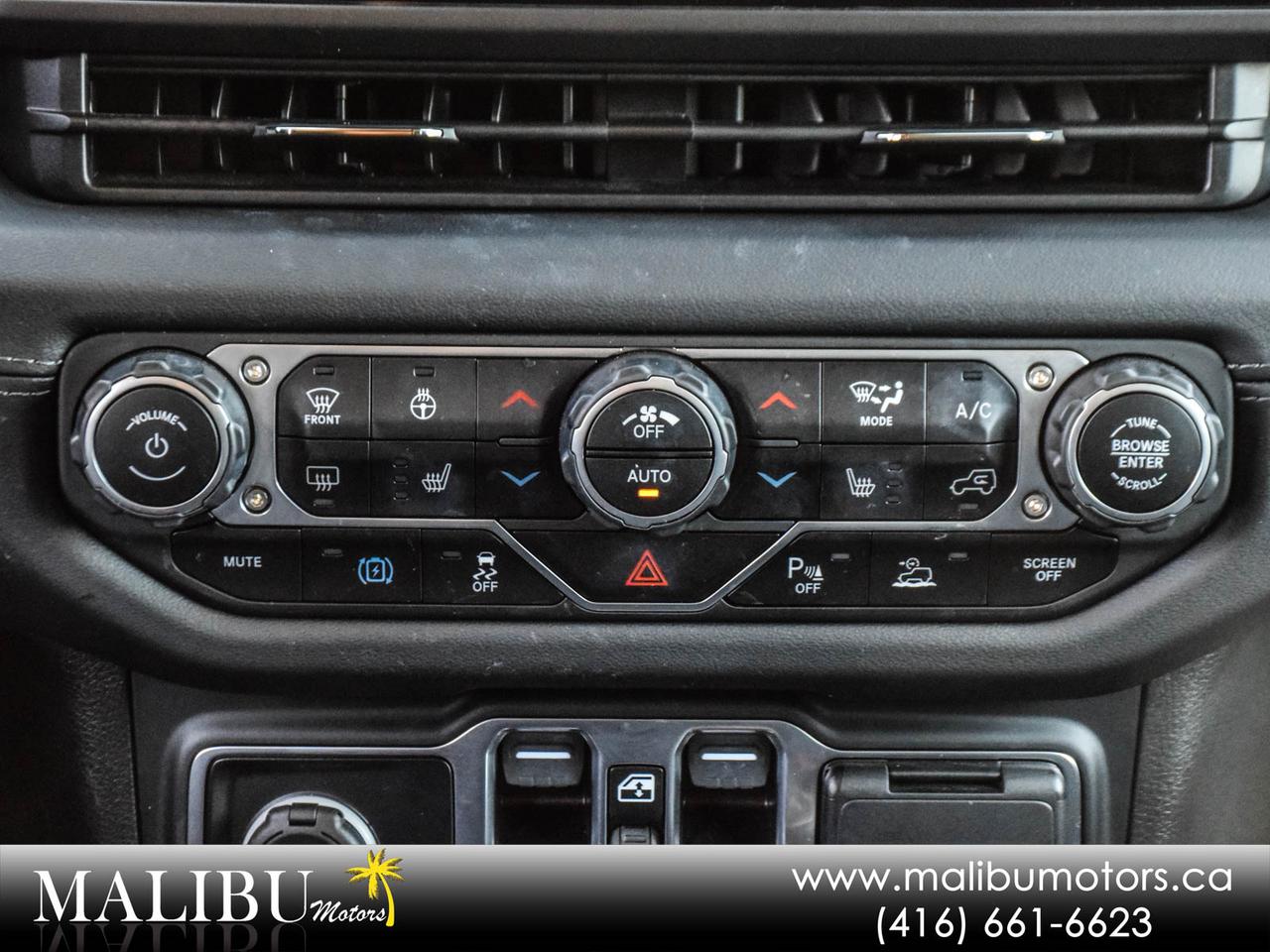 2024 Jeep Wrangler Sahara Photo