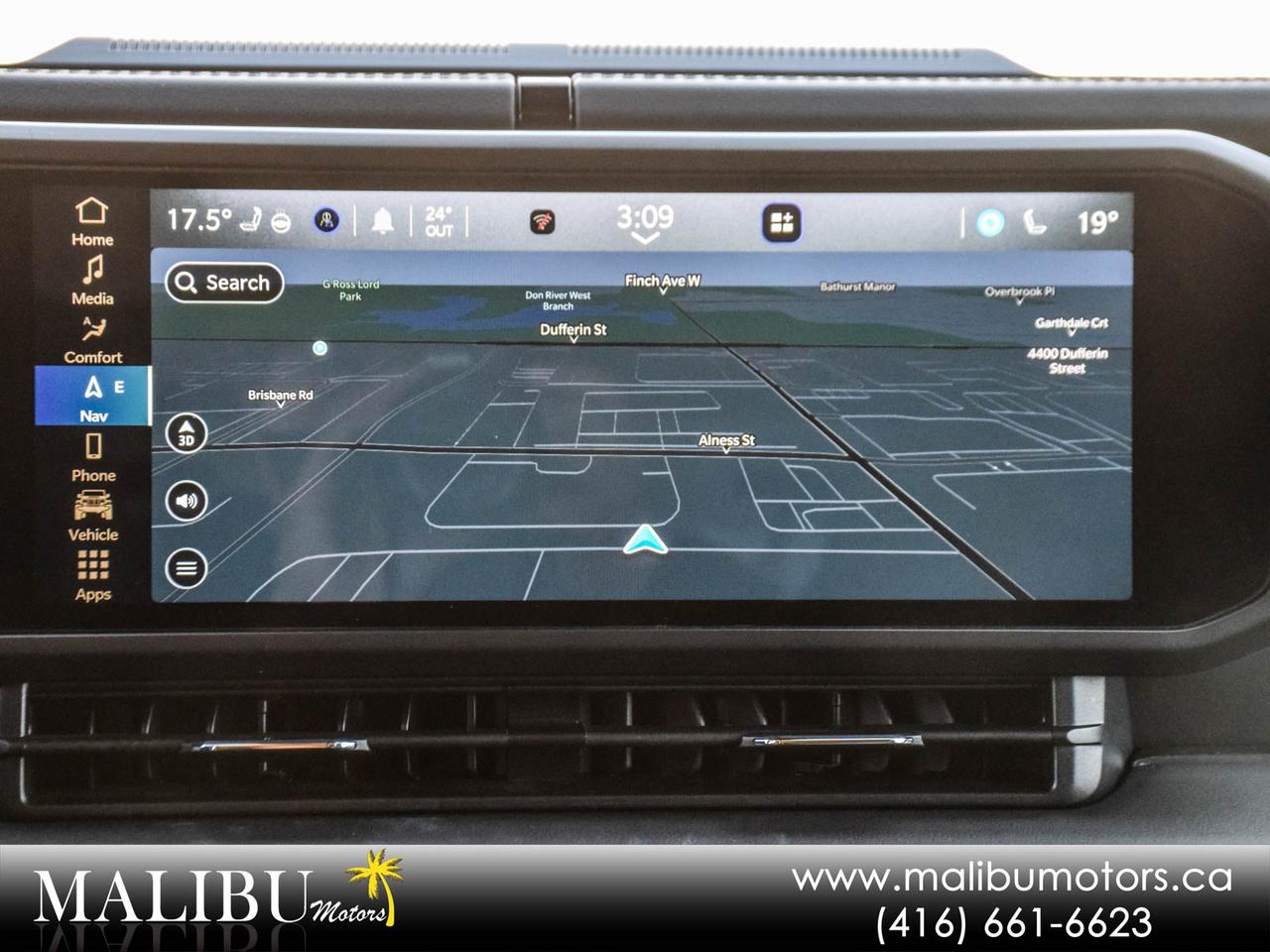 2024 Jeep Wrangler Sahara Photo