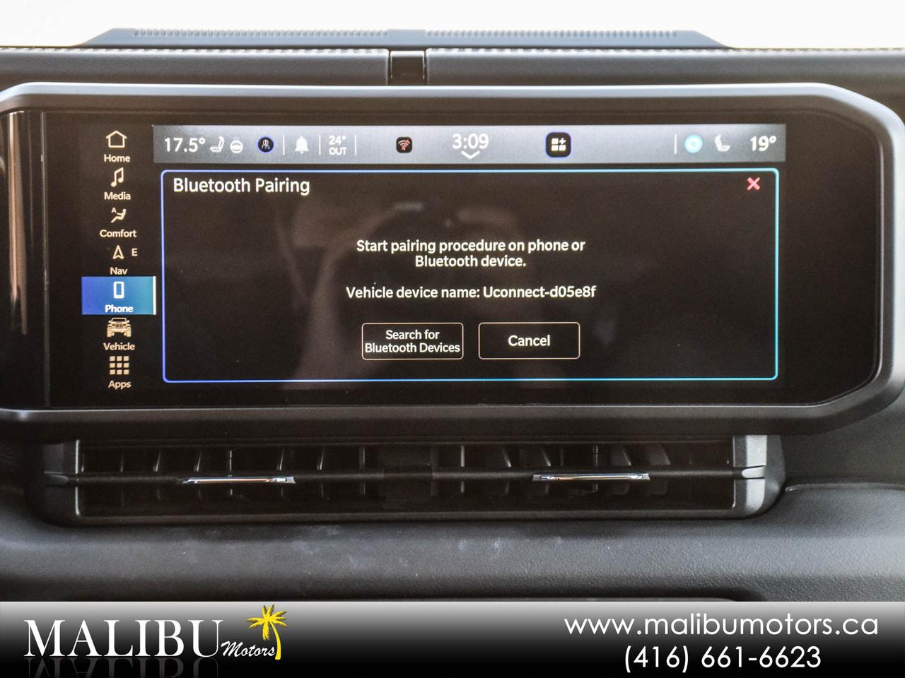 2024 Jeep Wrangler Sahara Photo