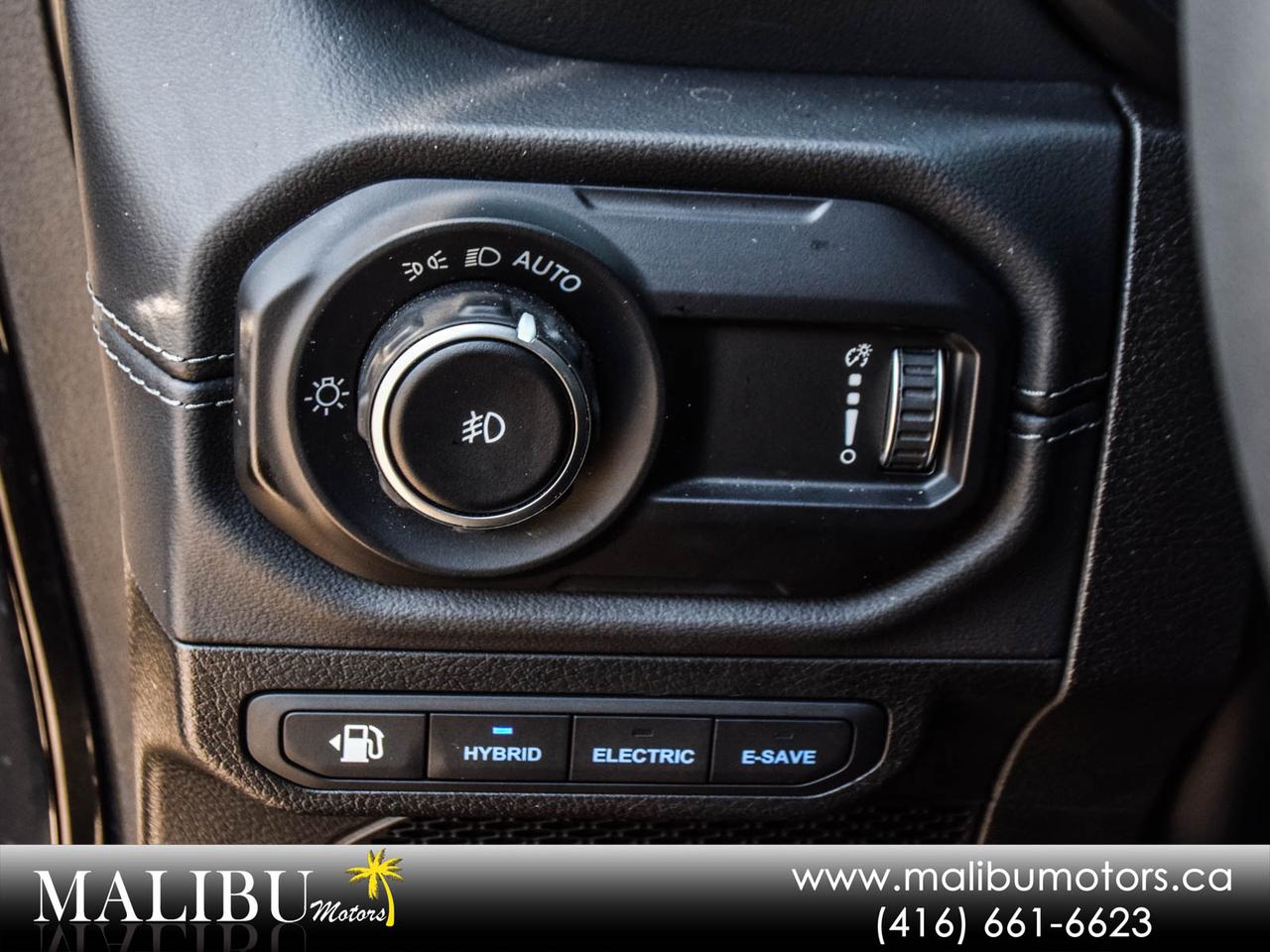 2024 Jeep Wrangler Sahara Photo