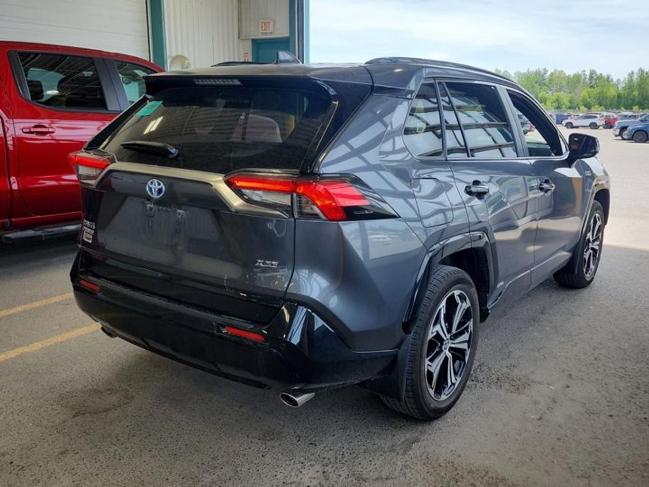 2023 Toyota RAV4 Prime XSETechnology AWD | Leather | Panoramic Sunroof | Heated + Cooled Seats | Heated Steering and More ! Photo