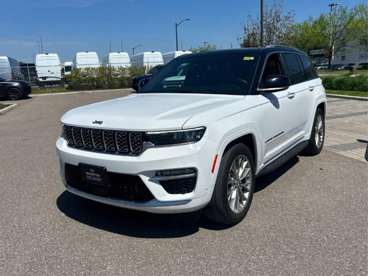 2023 Jeep Grand Cherokee Summit 4x4 | Leather | Pano Sunroof | Rear Entertainment | Heads Up Display | BSM | and More ! Photo
