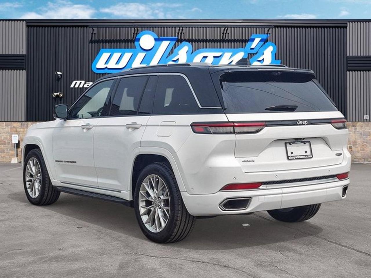 2023 Jeep Grand Cherokee Summit 4x4 | Leather | Pano Sunroof | Rear Entertainment | Heads Up Display | BSM | and More ! Photo2