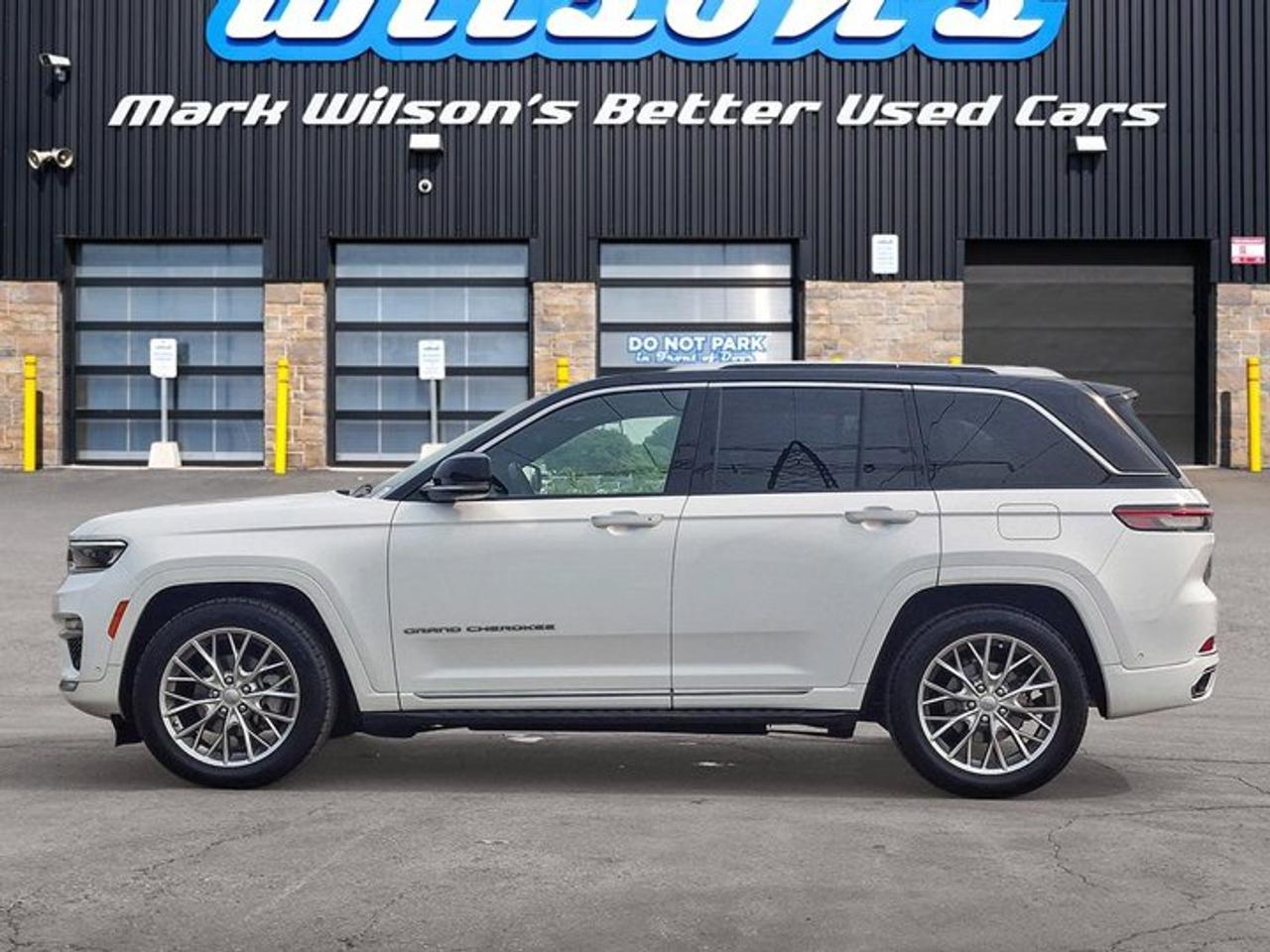 2023 Jeep Grand Cherokee Summit 4x4 | Leather | Pano Sunroof | Rear Entertainment | Heads Up Display | BSM | and More ! Photo1