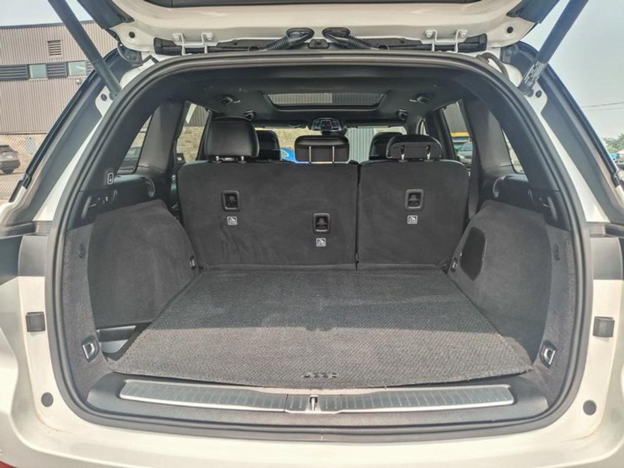 2023 Jeep Grand Cherokee Summit 4x4 | Leather | Pano Sunroof | Rear Entertainment | Heads Up Display | BSM | and More ! Photo