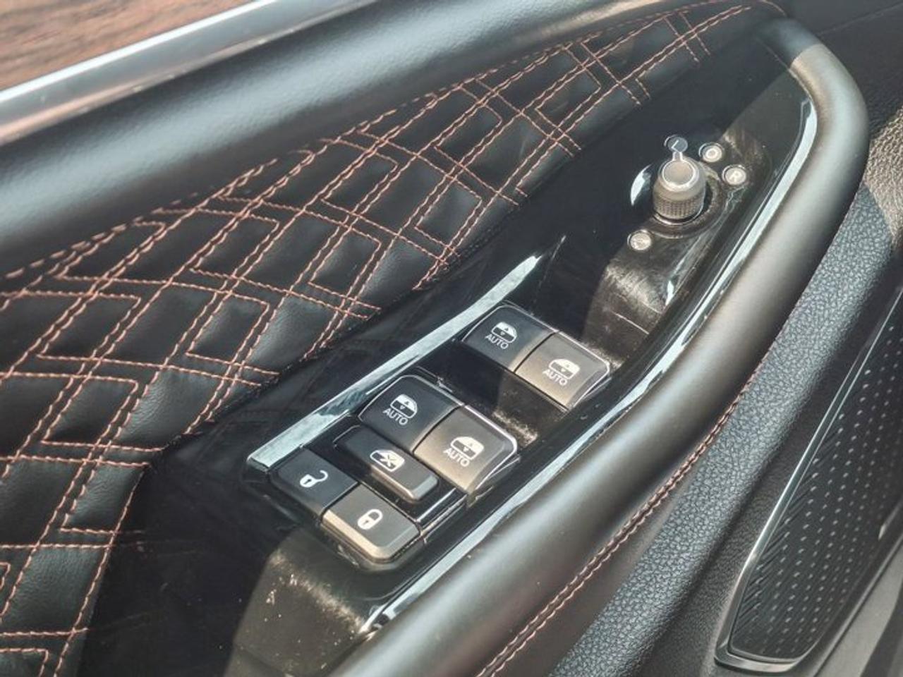 2023 Jeep Grand Cherokee Summit 4x4 | Leather | Pano Sunroof | Rear Entertainment | Heads Up Display | BSM | and More ! Photo